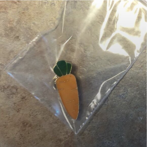 Orange Carrot Pin Badge - Picture 6 of 11